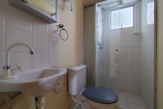 Banheiro de apartamento para alugar com 2 quartos, 45m² em Pinheiro, São Leopoldo