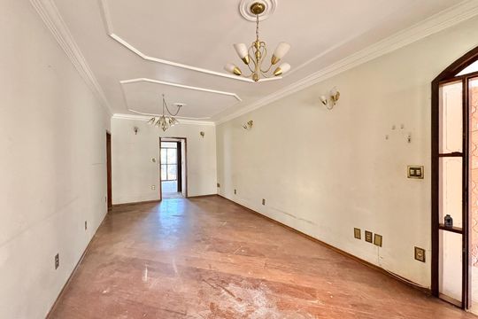 Casa à venda com 2 quartos, 130m² em Vila Mangalot, São Paulo