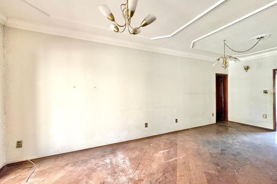 Sala de casa à venda com 2 quartos, 130m² em Vila Mangalot, São Paulo