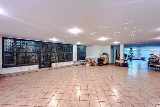 Garagem de casa à venda com 5 quartos, 670m² em Vila Carrão, São Paulo