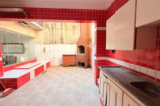 Quintal com churrasqueira de casa à venda com 3 quartos, 200m² em Parque Cidade Jardim II, Jundiaí