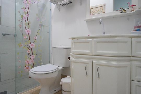 Banheiro suite 1 de casa para alugar com 4 quartos, 200m² em Moinhos de Vento, Porto Alegre