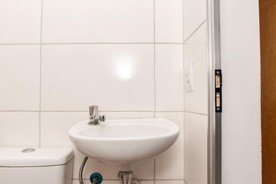 Banheiro de apartamento para alugar com 1 quarto, 45m² em Parque Edu Chaves, São Paulo