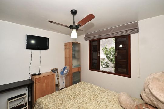 Quarto  de casa à venda com 3 quartos, 90m² em Jardim Campo Limpo, São Paulo