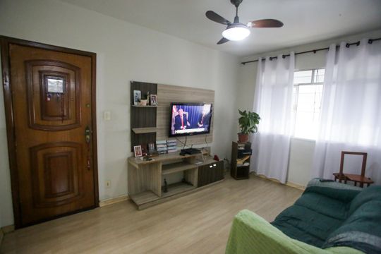 Sala de apartamento à venda com 4 quartos, 73m² em Tanque, Rio de Janeiro
