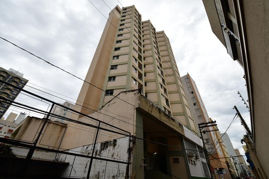 Fachada do Prédio de apartamento para alugar com 1 quarto, 57m² em Vila Itapura, Campinas