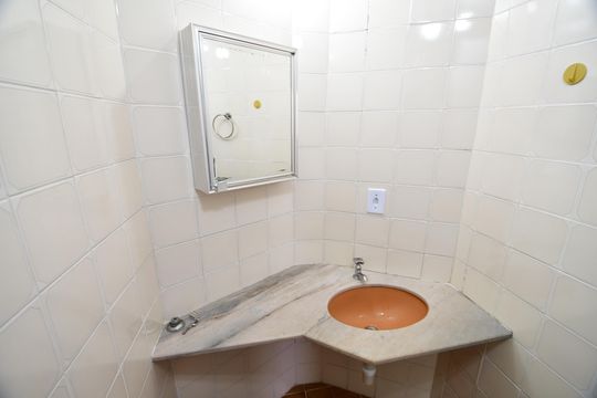 Banheiro de apartamento para alugar com 1 quarto, 57m² em Vila Itapura, Campinas