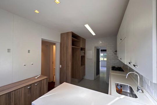 Cozinha de casa de condomínio para alugar com 3 quartos, 350m² em Barra da Tijuca, Rio de Janeiro