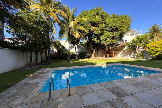 Área externa de casa de condomínio para alugar com 3 quartos, 350m² em Barra da Tijuca, Rio de Janeiro