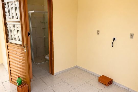 Sala / Cozinha de casa de condomínio para alugar com 1 quarto, 39m² em São José, Porto Alegre