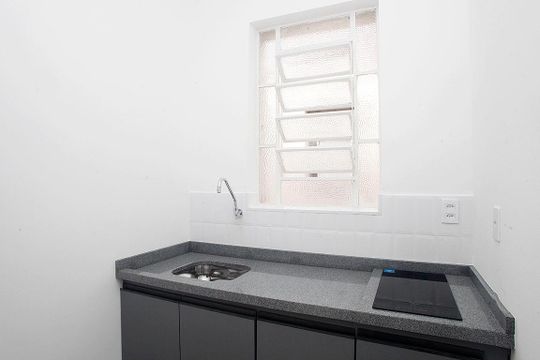 Cozinha de kitnet/studio para alugar com 1 quarto, 24m² em Cidade Baixa, Porto Alegre