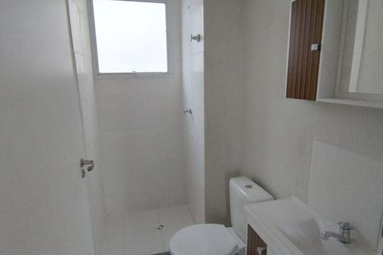 Banheiro de apartamento para alugar com 2 quartos, 49m² em Restinga, Porto Alegre