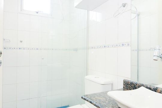 Banheiro de apartamento para alugar com 2 quartos, 60m² em Jardim Terezopolis, Guarulhos