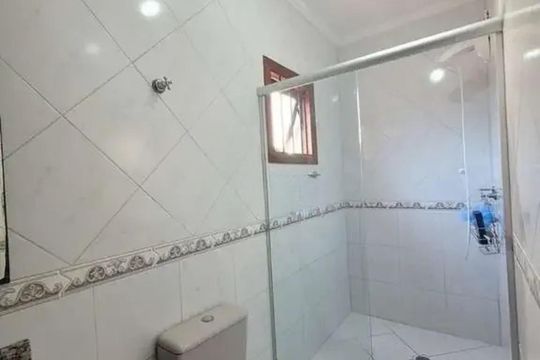 Banheiro 2 de casa para alugar com 3 quartos, 116m² em Hípica, Porto Alegre