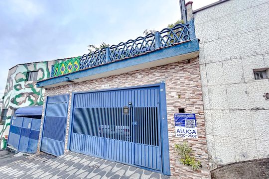 Fachada com Plaquinha de casa para alugar com 1 quarto, 50m² em Vila Matilde, São Paulo