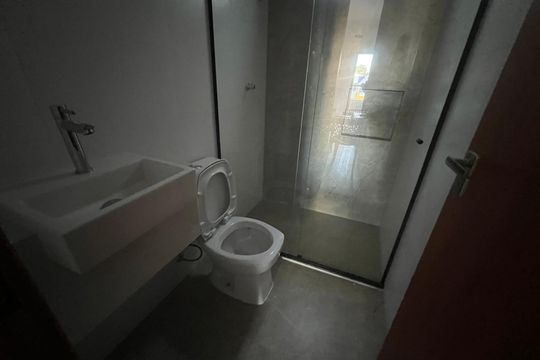 Banheiro de kitnet/studio para alugar com 1 quarto, 29m² em Cascatinha, Juiz de Fora
