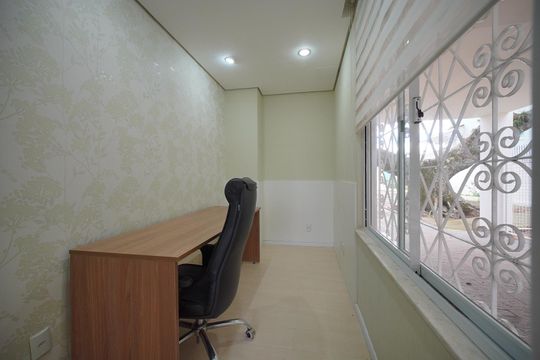 Escritório de casa para alugar com 5 quartos, 350m² em Jardim Atlântico, Florianópolis