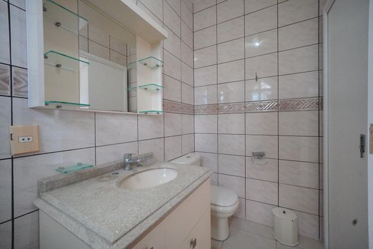 Banheiro da Suíte 1 de casa para alugar com 5 quartos, 350m² em Jardim Atlântico, Florianópolis