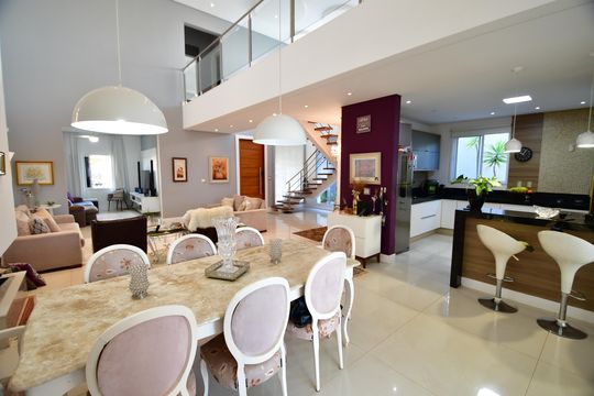 Sala de casa de condomínio à venda com 3 quartos, 388m² em Jardim do Sol, Campinas