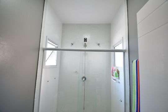 Banheiro Suíte de casa de condomínio à venda com 3 quartos, 388m² em Jardim do Sol, Campinas