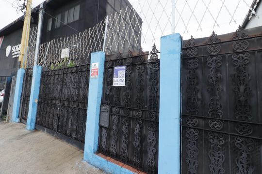 Fachada de casa para alugar com 2 quartos, 80m² em Jardim Belaura, Osasco