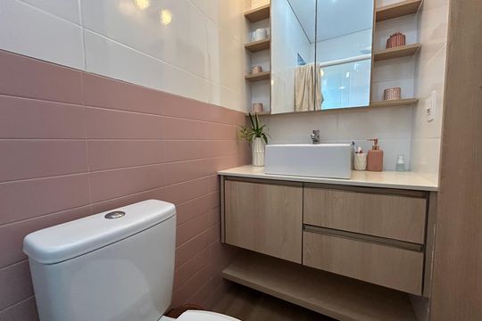 Banheiro  de apartamento para alugar com 1 quarto, 37m² em Campeche Leste, Florianópolis