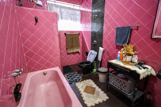 Banheiro social 2 de casa para alugar com 3 quartos, 250m² em Nova Cachoeirinha, Belo Horizonte