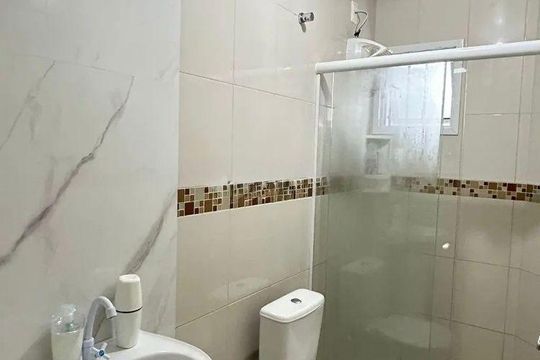 Banheiro de apartamento para alugar com 2 quartos, 49m² em Rubem Berta, Porto Alegre