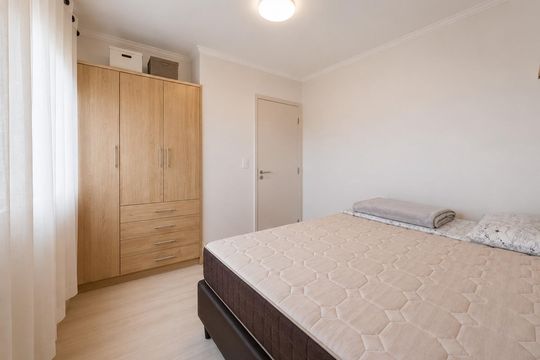 Quarto de apartamento para alugar com 2 quartos, 49m² em Rubem Berta, Porto Alegre