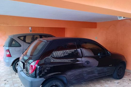 Garagem de casa à venda com 3 quartos, 224m² em Bortolândia, São Paulo