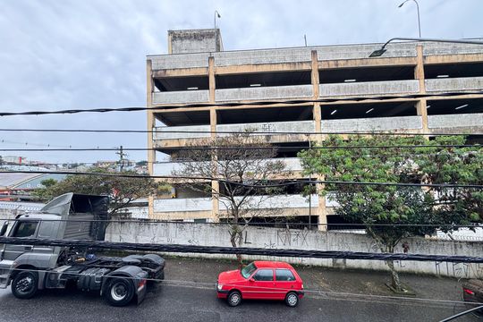 Vista da Sacada - Suíte  de casa para alugar com 3 quartos, 220m² em Jardim Bartira, São Bernardo do Campo