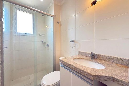 Banheiro 1 de apartamento para alugar com 1 quarto, 74m² em Cristal, Porto Alegre