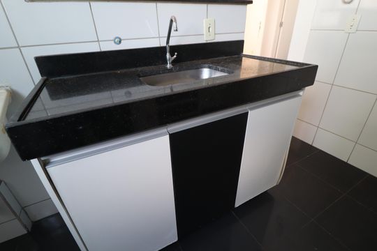 Cozinha de apartamento para alugar com 2 quartos, 47m² em Gávea, Uberlândia
