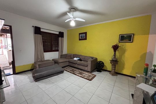 Sala de casa de condomínio à venda com 3 quartos, 290m² em Vargem Pequena, Rio de Janeiro