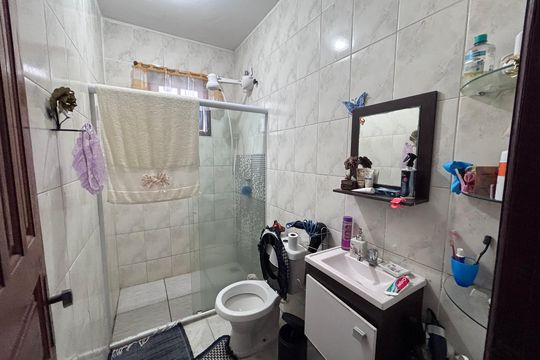 Banheiro do Quarto 1 de casa de condomínio à venda com 3 quartos, 290m² em Vargem Pequena, Rio de Janeiro