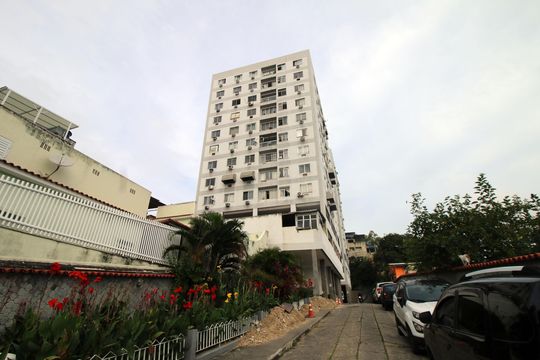 Fachada do Prédio de apartamento para alugar com 2 quartos, 65m² em Ramos, Rio de Janeiro