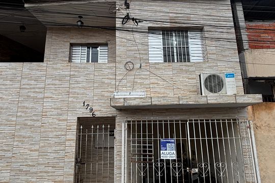 Fachada de casa para alugar com 2 quartos, 65m² em Cata Preta, Santo André