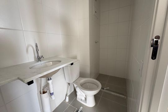 Banheiro de apartamento para alugar com 2 quartos, 62m² em Parque Amazonia, Goiânia