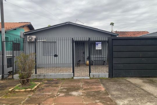 Fachada de casa à venda com 2 quartos, 150m² em Feitoria, São Leopoldo
