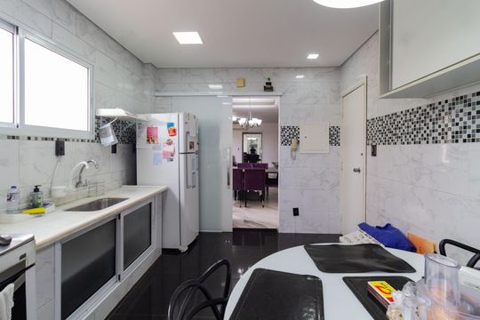 Cozinha de apartamento à venda com 3 quartos, 136m² em Bom Retiro, São Paulo