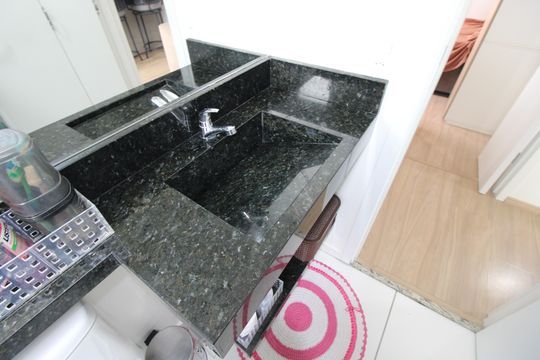 Banheiro de apartamento à venda com 2 quartos, 45m² em Vila Carmosina, São Paulo
