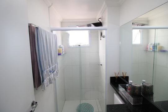 Banheiro de apartamento à venda com 2 quartos, 45m² em Vila Carmosina, São Paulo
