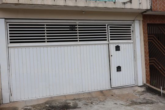 Fachada e portão de casa para alugar com 2 quartos, 90m² em Jardim Sapopemba, São Paulo