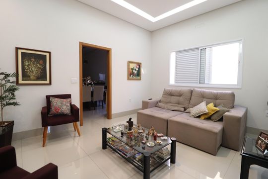 Sala de casa para alugar com 4 quartos, 250m² em Santa Mônica, Uberlândia