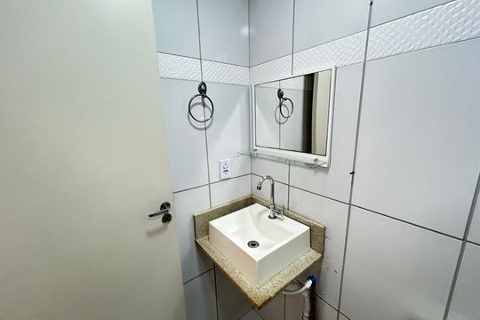 Banheiro de apartamento para alugar com 2 quartos, 45m² em Honório Gurgel, Rio de Janeiro