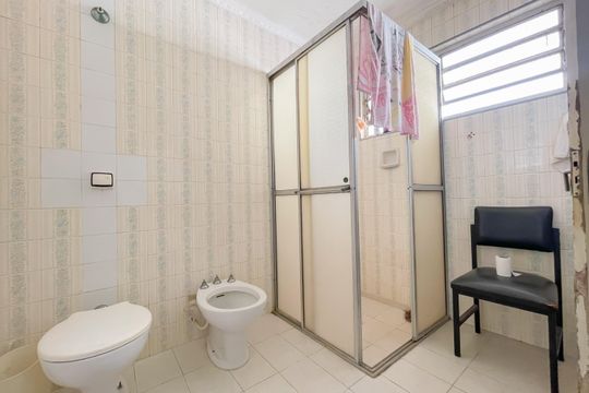 Banheiro 2 de casa à venda com 3 quartos, 410m² em Centro, Osasco