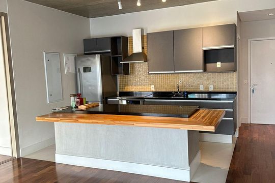Cozinha de apartamento à venda com 1 quarto, 92m² em Itaim Bibi, São Paulo