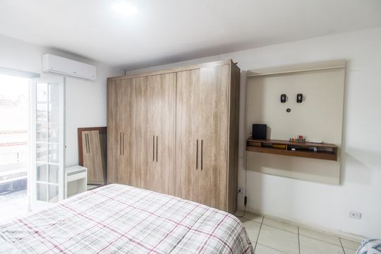 Suíte de casa à venda com 4 quartos, 247m² em Parque Viana, Barueri
