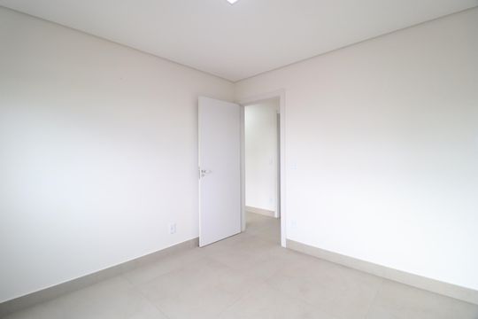 Quarto 2 de apartamento para alugar com 3 quartos, 101m² em Copacabana, Uberlândia