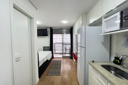 Cozinha de kitnet/studio para alugar com 1 quarto, 25m² em Butantã, São Paulo